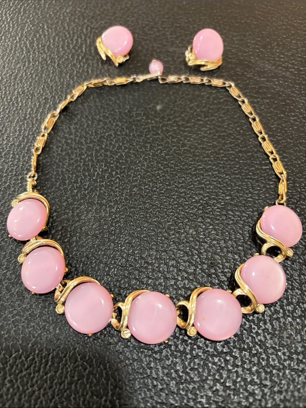 LISNER  1950 - 1960’s gold‑Tone Pink Cabochon Necklace and Earring Set